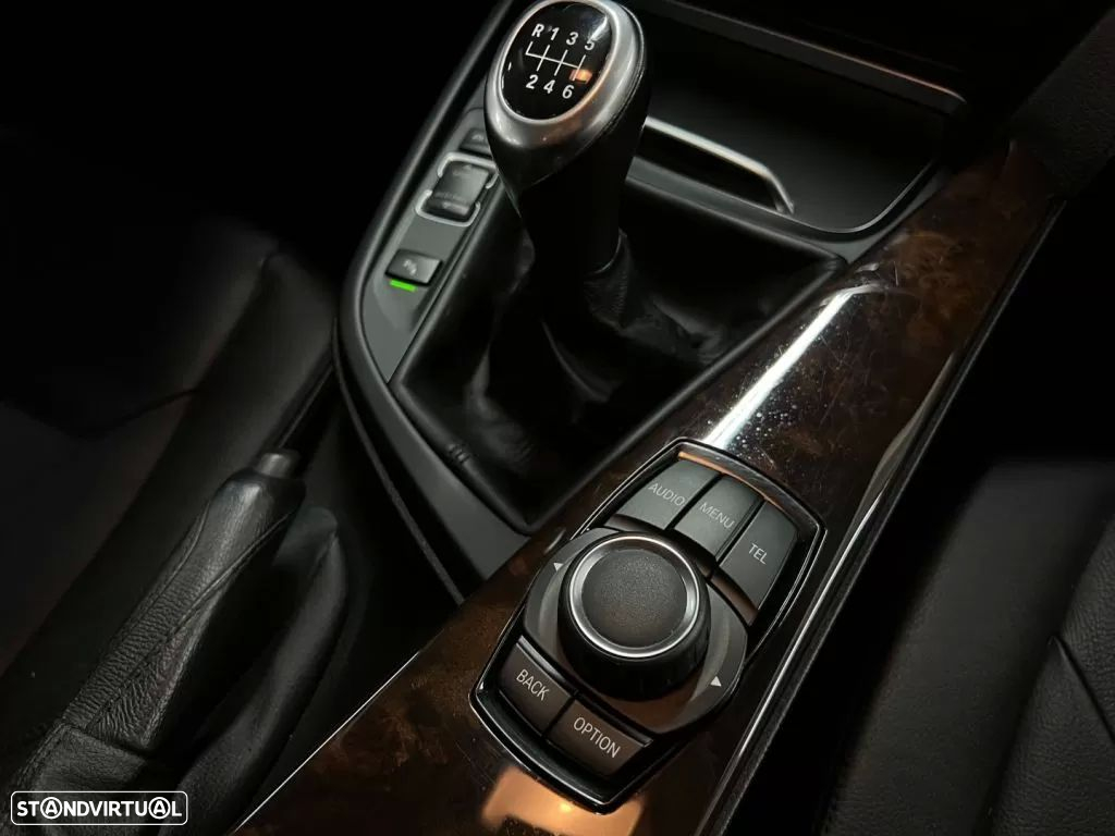 BMW 320 d Line Luxury Purity - 13
