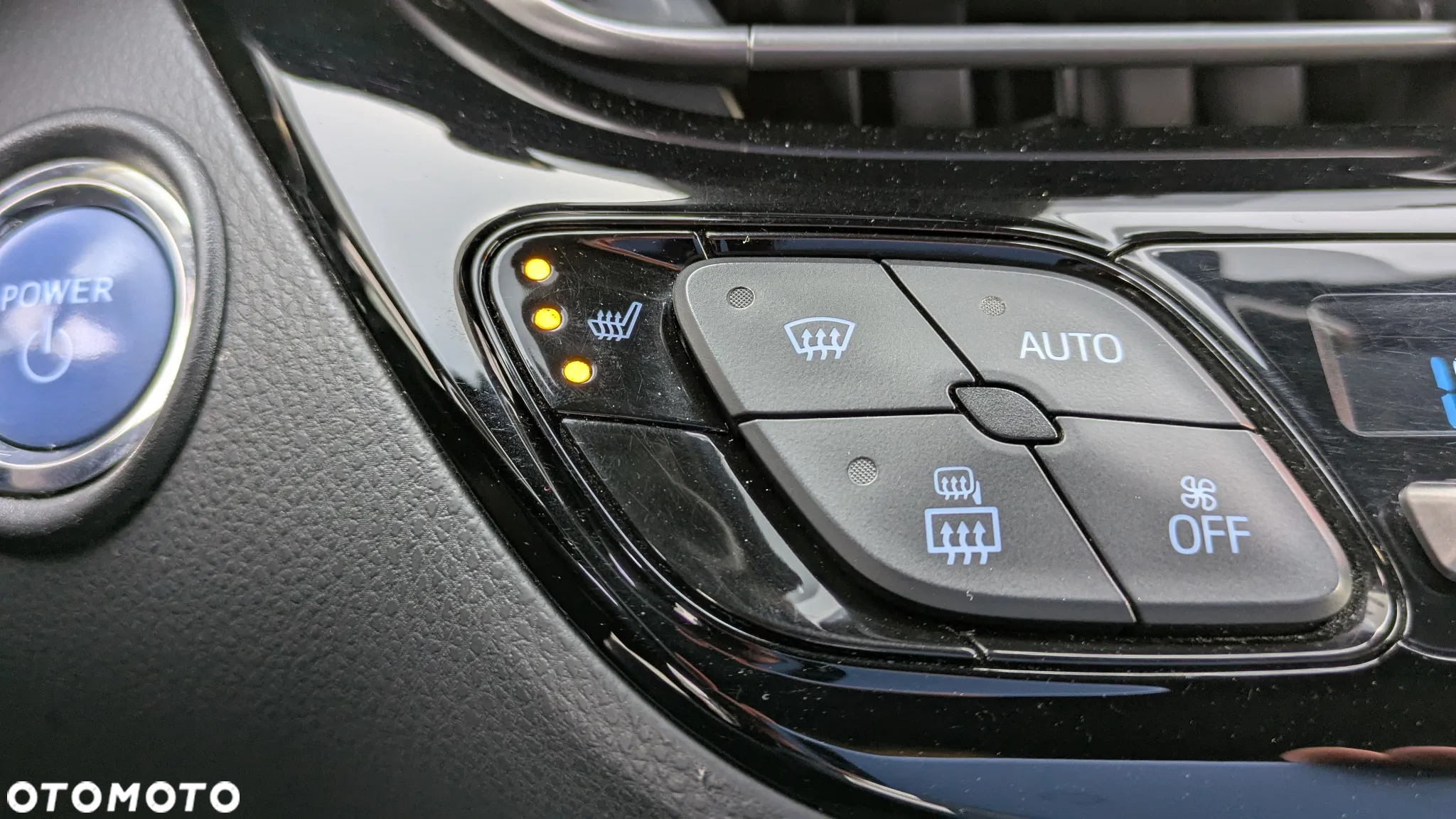 Toyota C-HR - 11