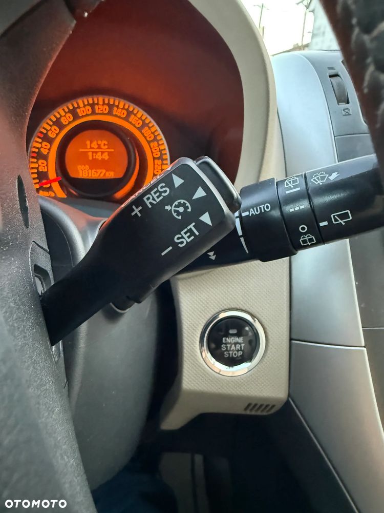 Toyota Auris 1.8 Premium - 8