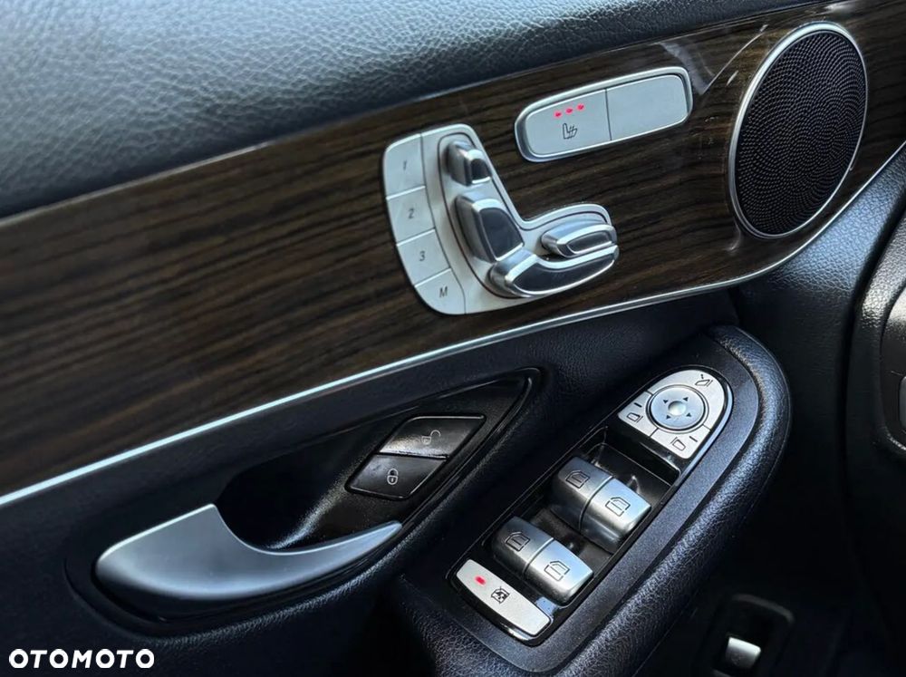 Mercedes-Benz GLC 300 4Matic 9G-TRONIC AMG Line - 22
