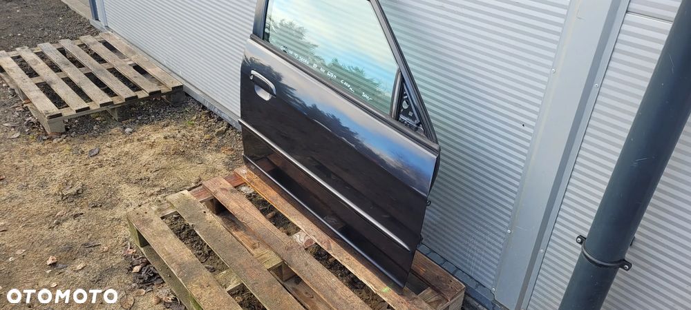 Honda civic VII 4d sedan Drzwi prawy lewy przod NH629M - 2