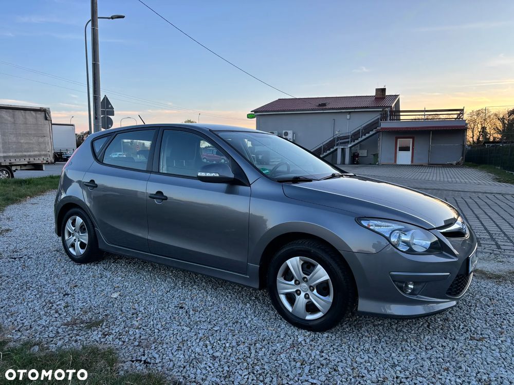 Hyundai i30 1.6 CRDi FIFA WM Edition - 18
