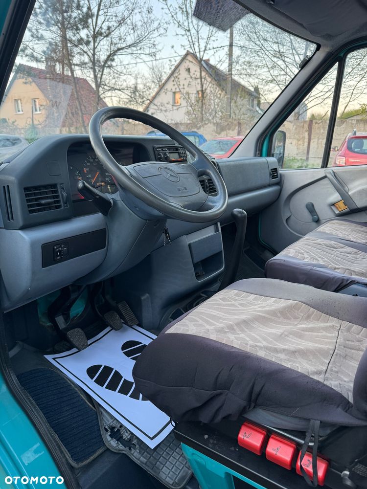 Mercedes-Benz Sprinter - 20