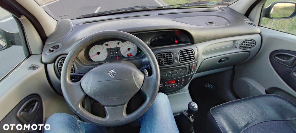Renault Scenic 2.0 16V Privilege - 27