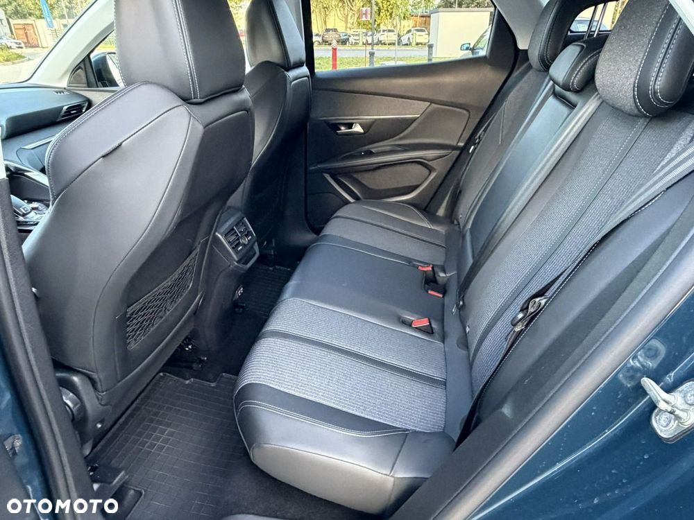 Peugeot 3008 BlueHDi 130 Stop & Start EAT8 Allure Pack - 32