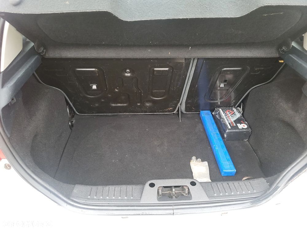 Ford Fiesta 1.25 Silver X (Ambiente) - 23