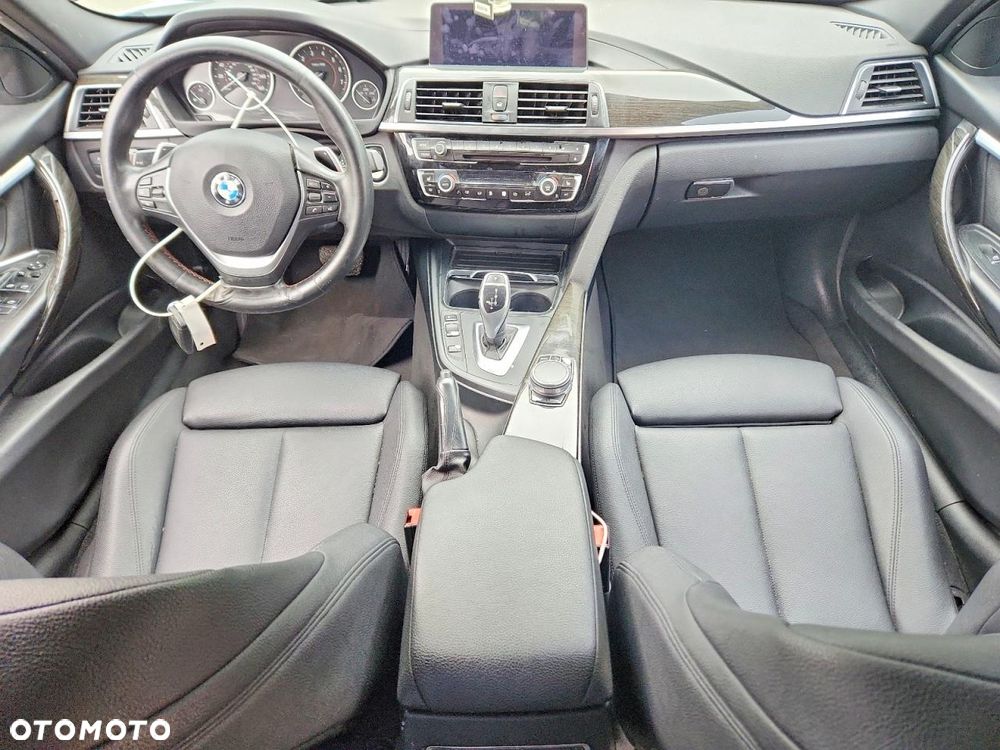 BMW Seria 3 330i M Sport - 8