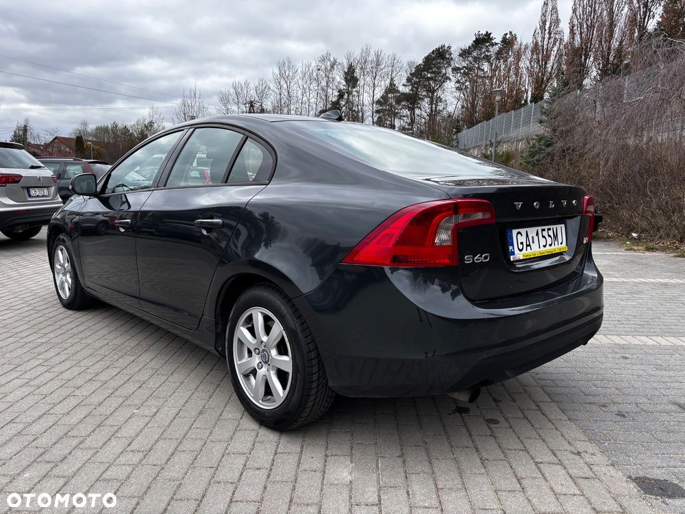 Volvo S60 T3 Kinetic - 3
