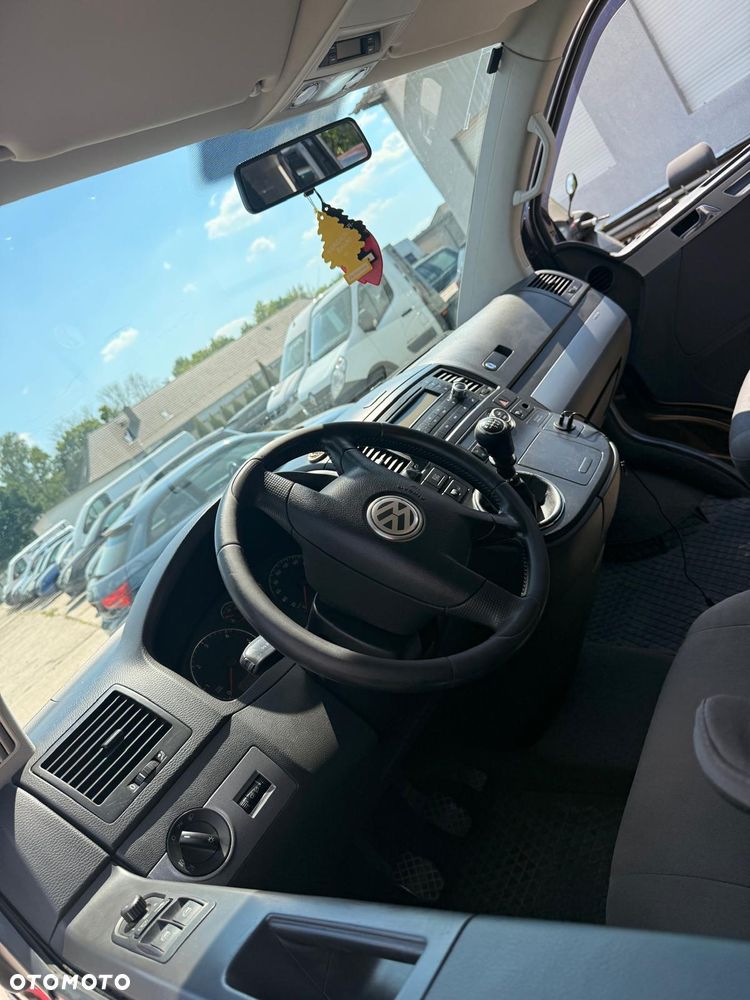 Volkswagen Multivan - 13