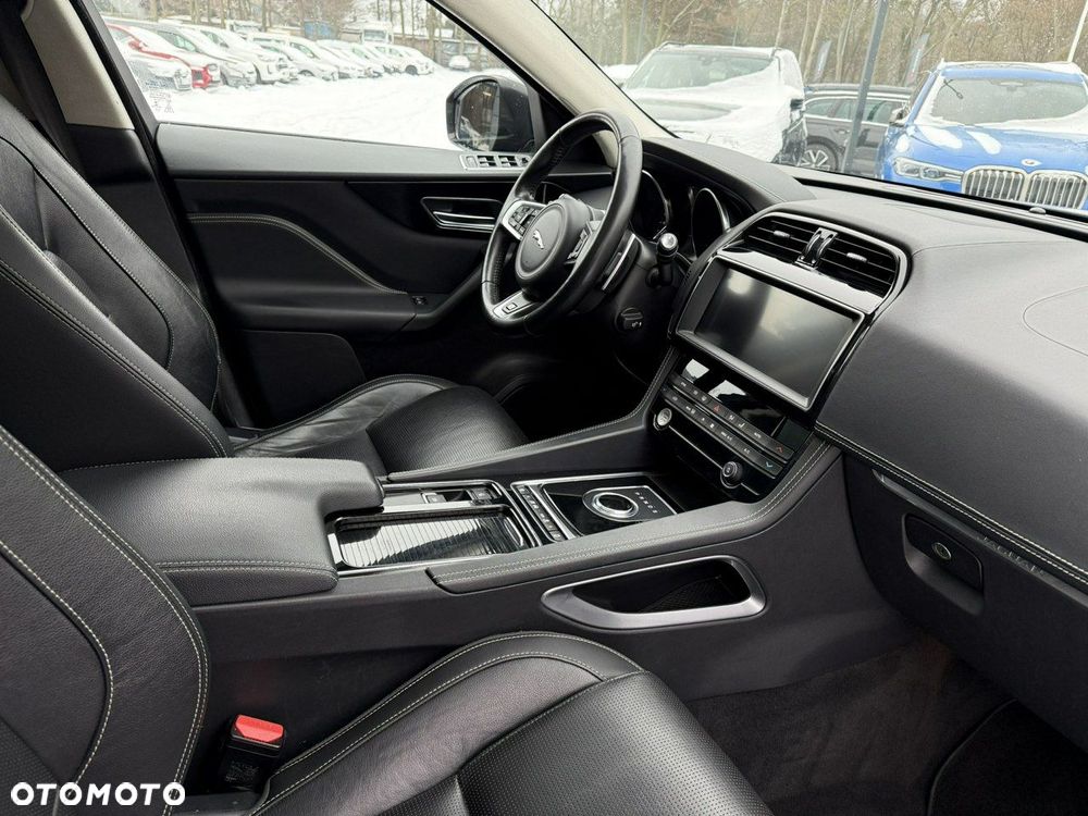Jaguar F-Pace 2.0 i4D AWD R-Sport - 31