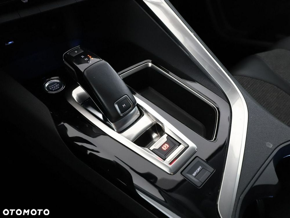 Peugeot 3008 1.2 PureTech Allure S&S EAT8 - 29