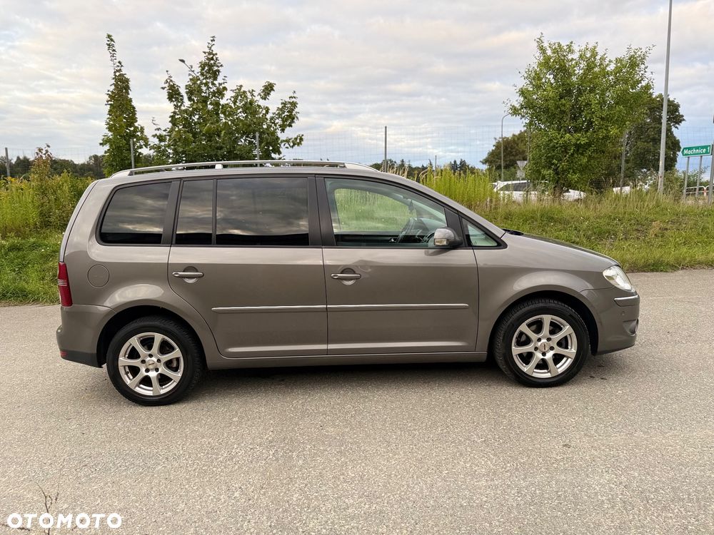Volkswagen Touran - 9
