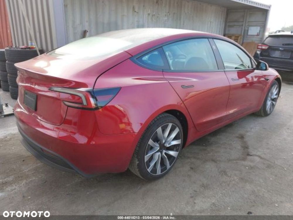 Tesla Model 3 - 4