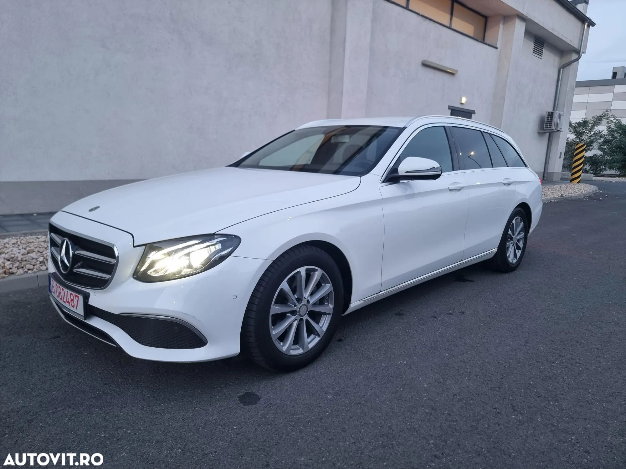 Mercedes-Benz E 220 d T 9G-TRONIC Avantgarde - 1