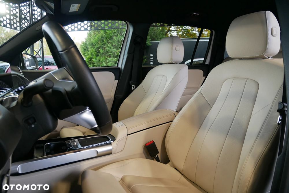 Mercedes-Benz GLB 250 4Matic 8G-DCT - 12