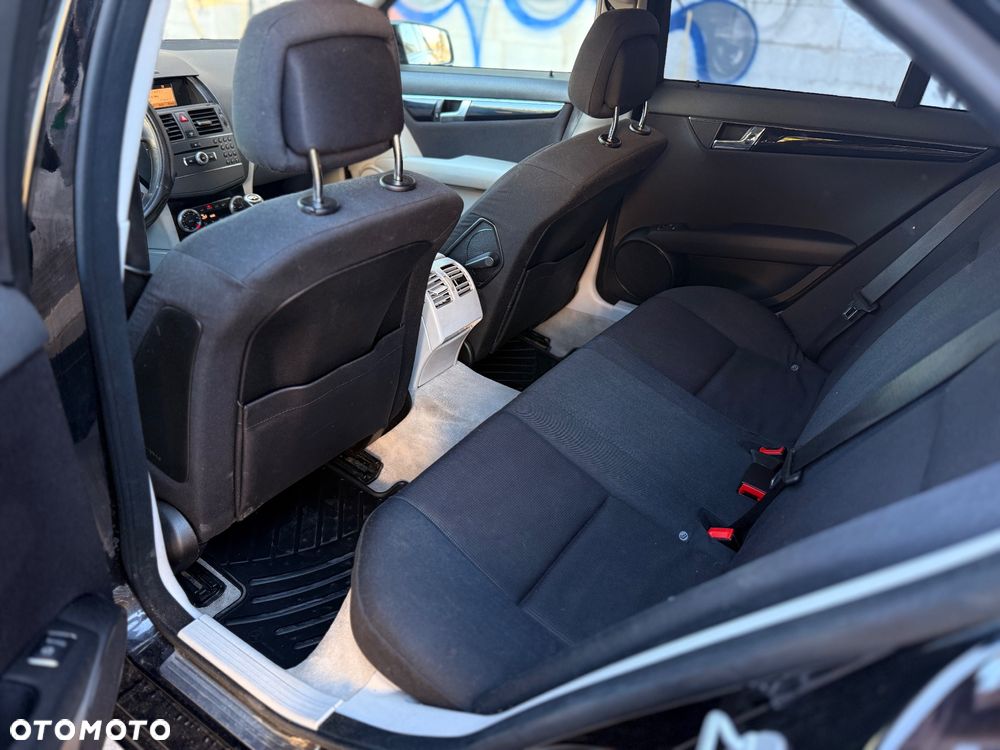 Mercedes-Benz Klasa C 180 T Kompressor BlueEFFICIENCY Elegance - 8