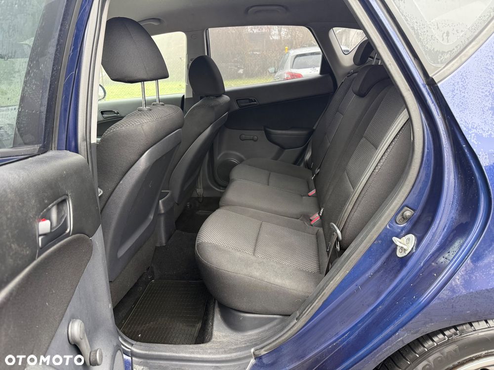 Hyundai i30 1.4 Base + - 12