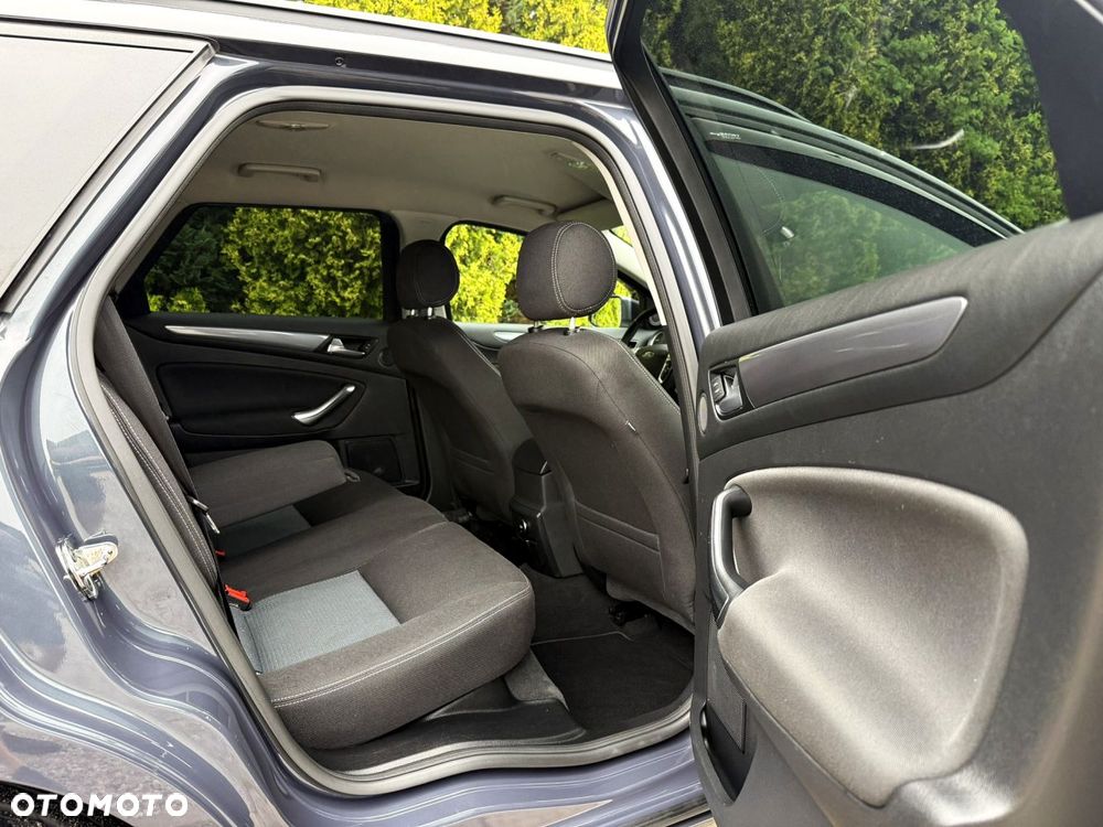 Ford Mondeo - 38