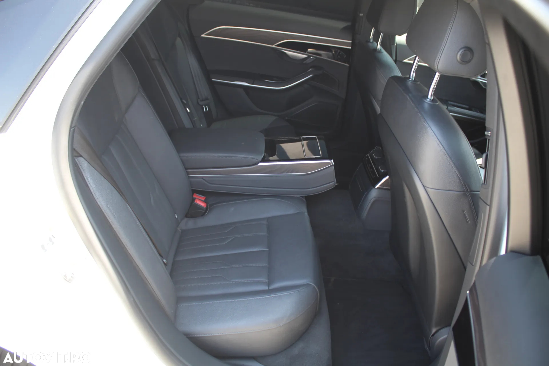 Audi A8 55 TFSI quattro Tiptronic MHEV - 25