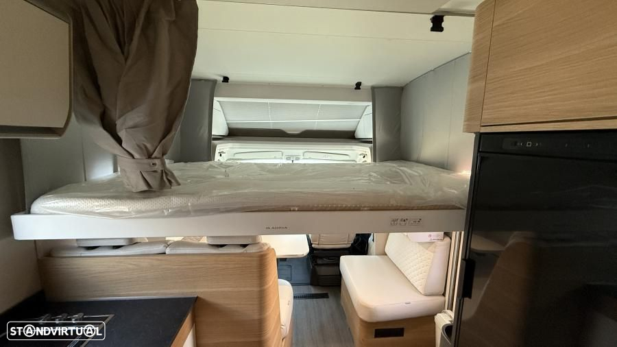 Adria Matrix 670 SC cama central e basculante - 9