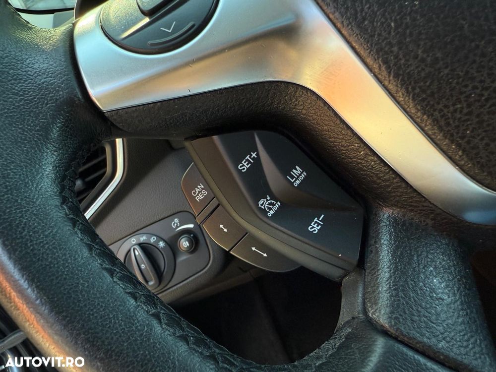 Ford Kuga - 22