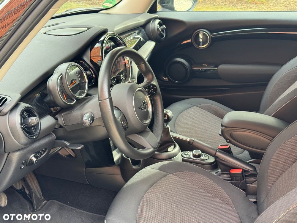 MINI Cooper Essential Trim - 22