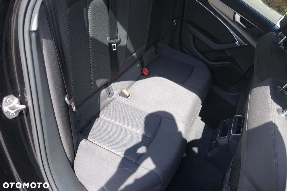 Audi A6 Avant 40 TDI quattro S tronic S line - 12