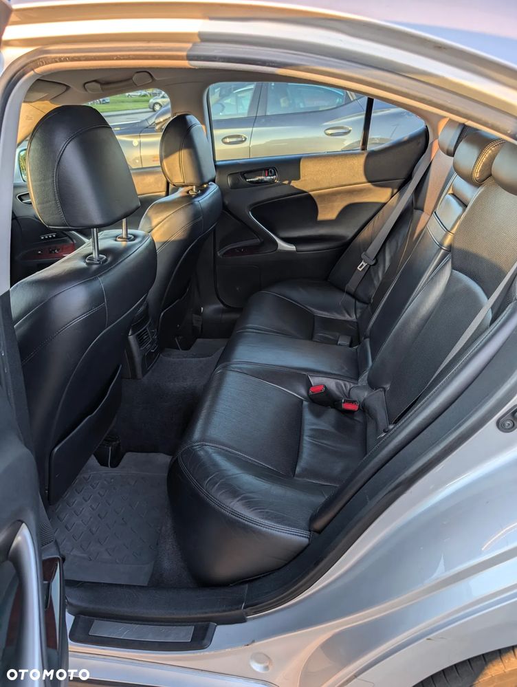 Lexus IS 220 D Prestige - 15