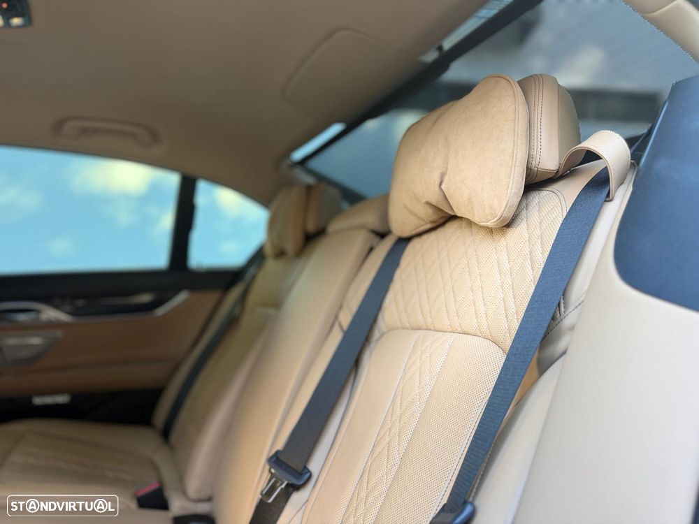 BMW 750 d xDrive Pack M - 25