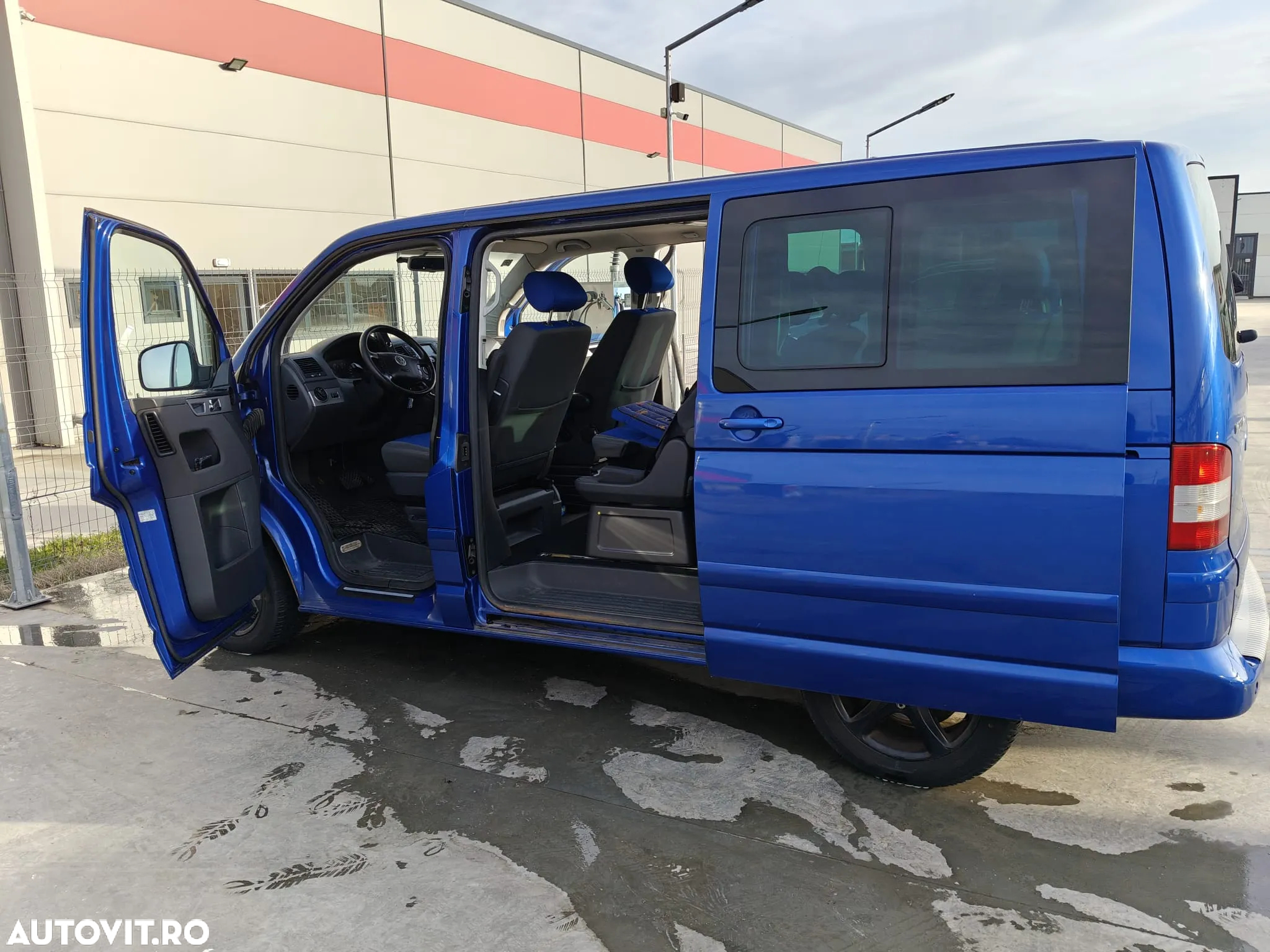 Volkswagen Multivan - 11