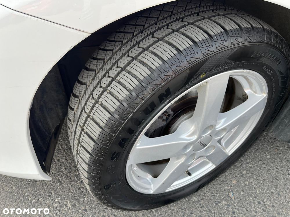 Toyota Auris 2.0 D-4D Comfort - 4