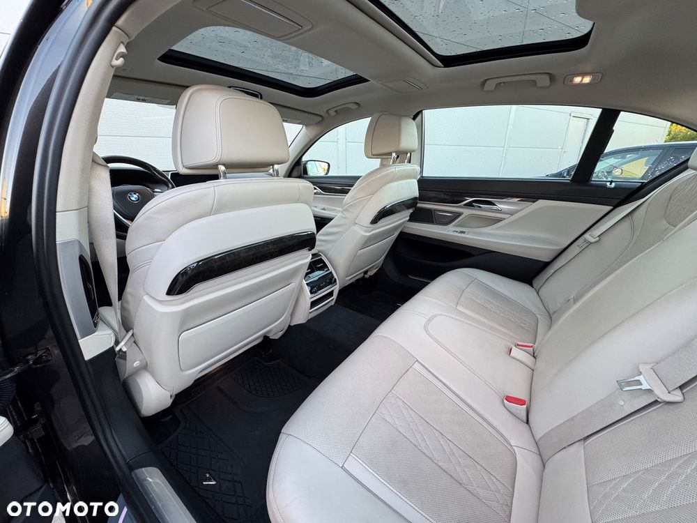 BMW Seria 7 740Li xDrive - 7