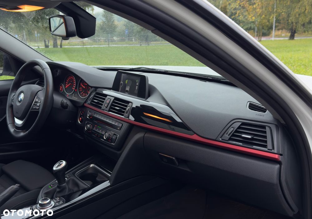 BMW Seria 3 318d Sport Line EU6 - 18