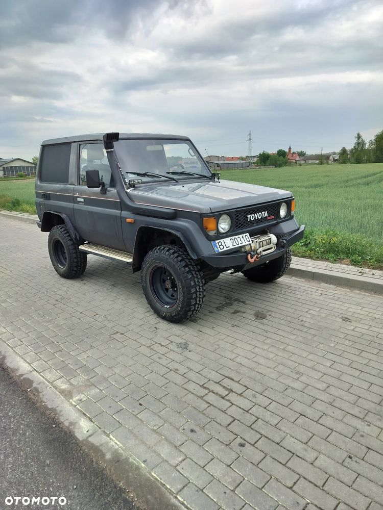 Toyota Land Cruiser - 1