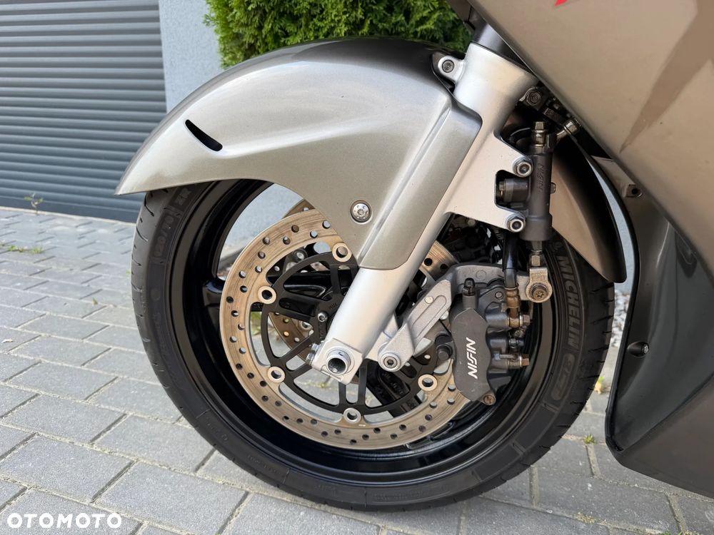 Honda CBR - 35