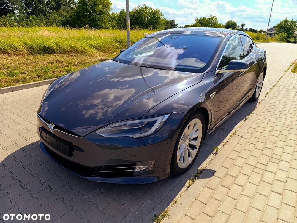 Tesla Model S - 18