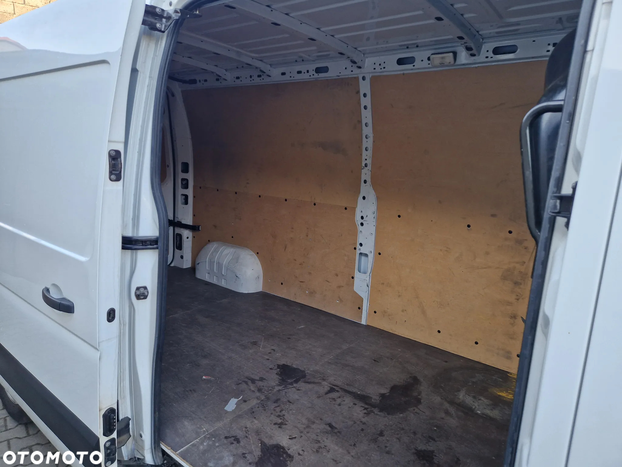 Renault Master 2.3 Salon PL L3H2 - 13