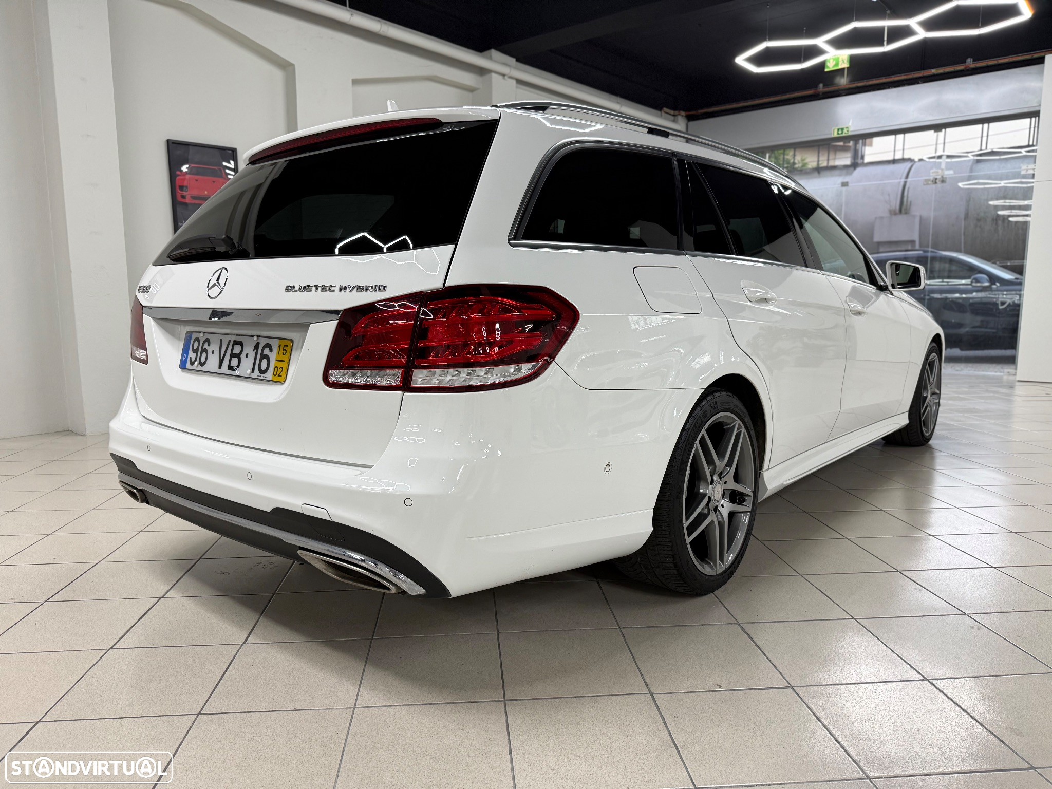 Mercedes-Benz E 300 Bluetec Hybrid Avantgarde - 12