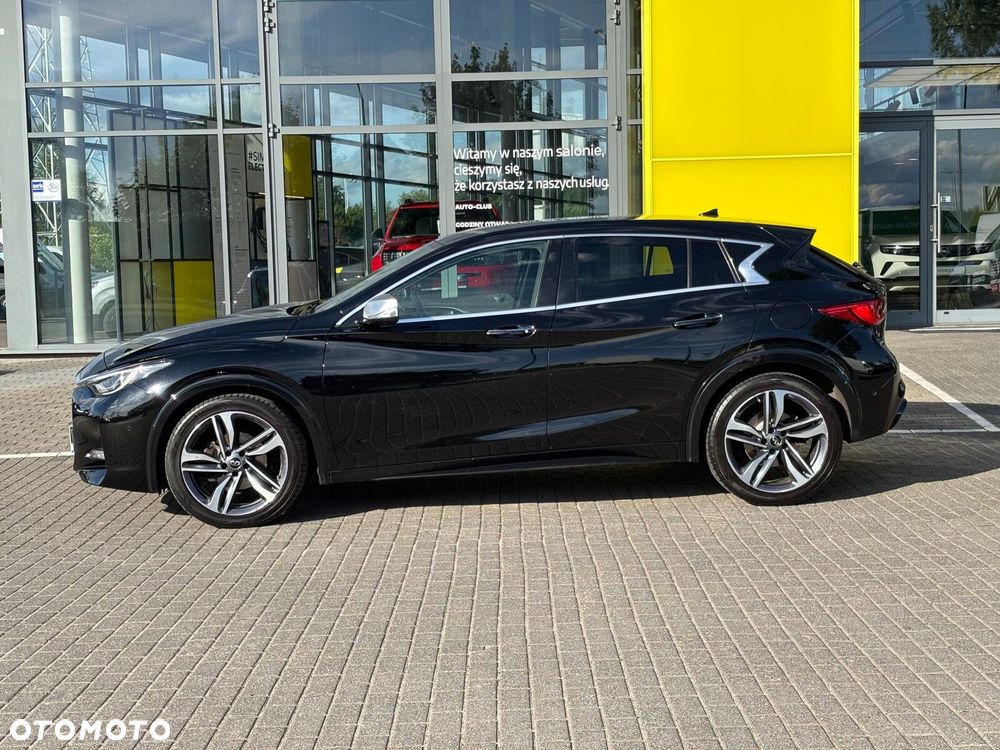 Infiniti Q30 - 9