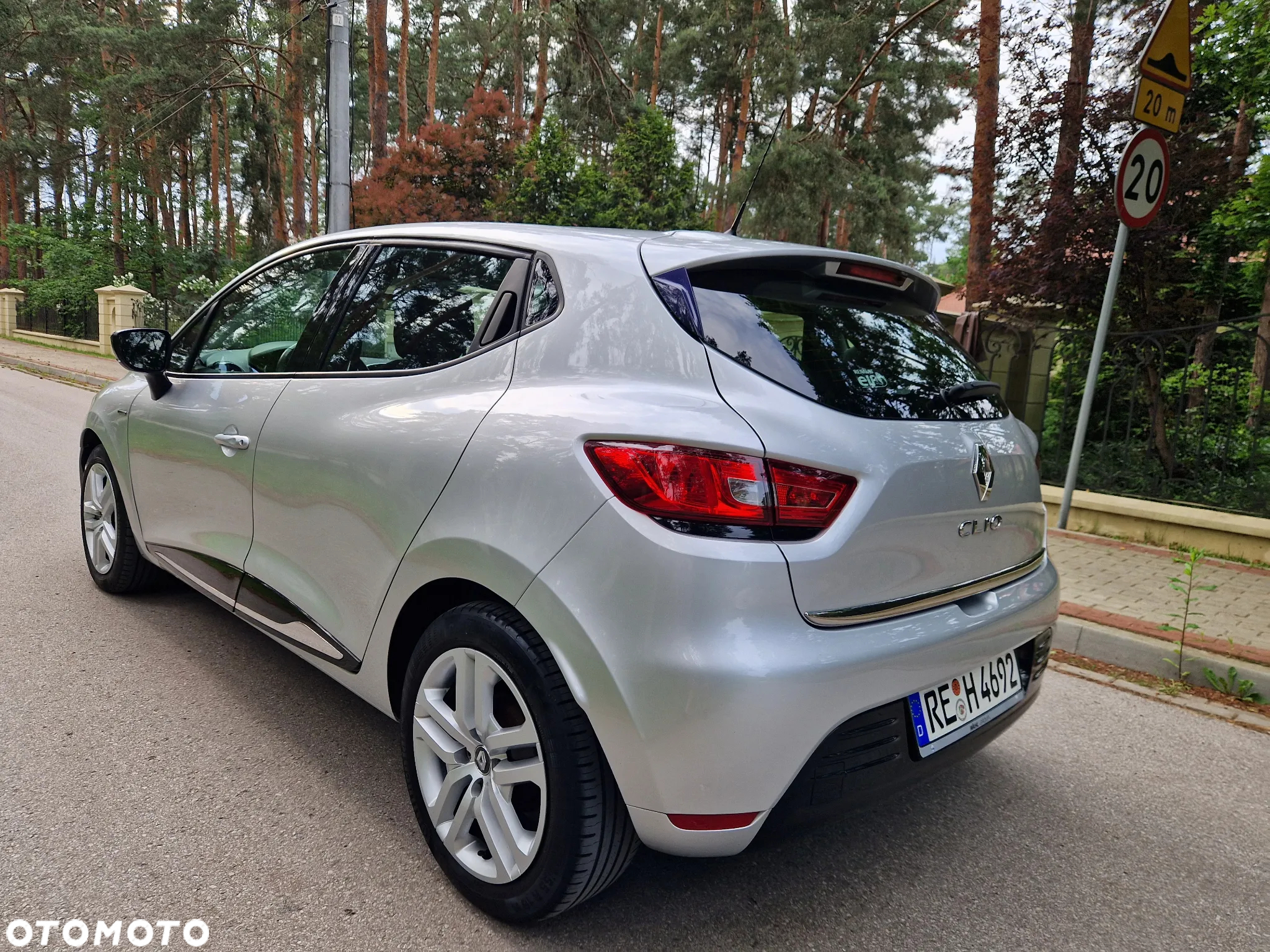 Renault Clio 1.2 16V Limited EU6 - 8