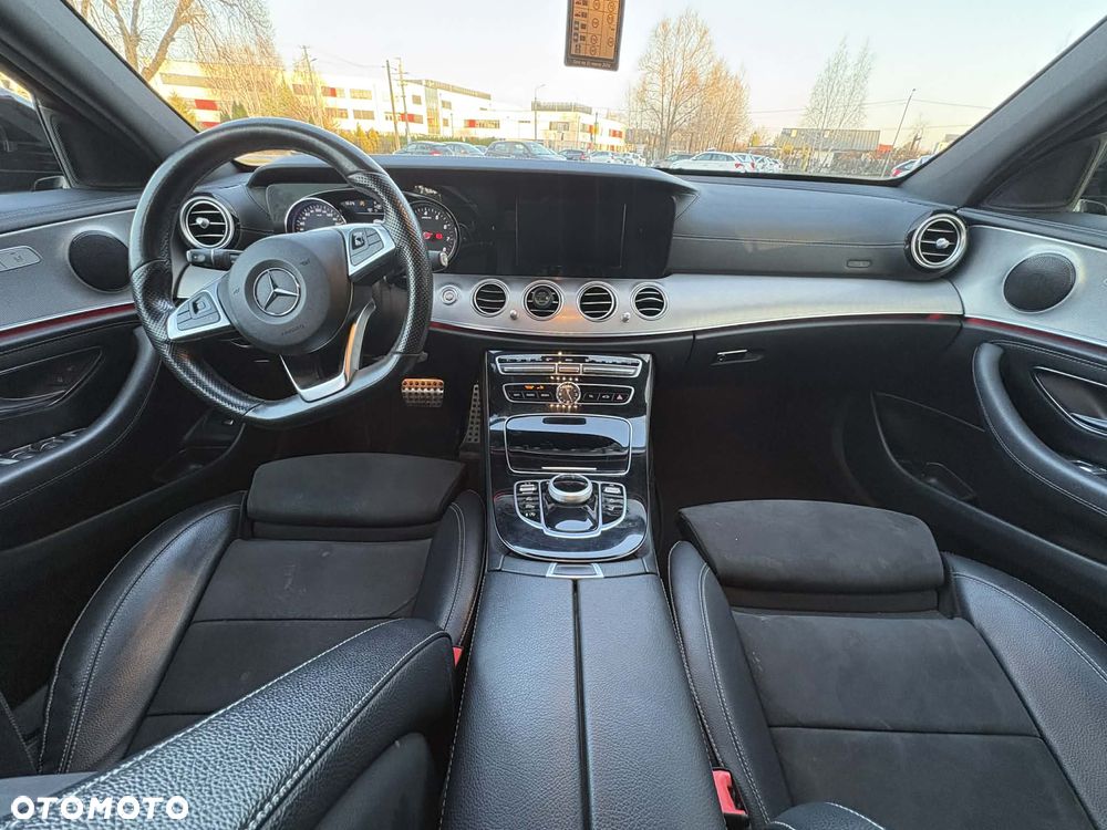 Mercedes-Benz Klasa E 200 4-Matic 9G-TRONIC - 12