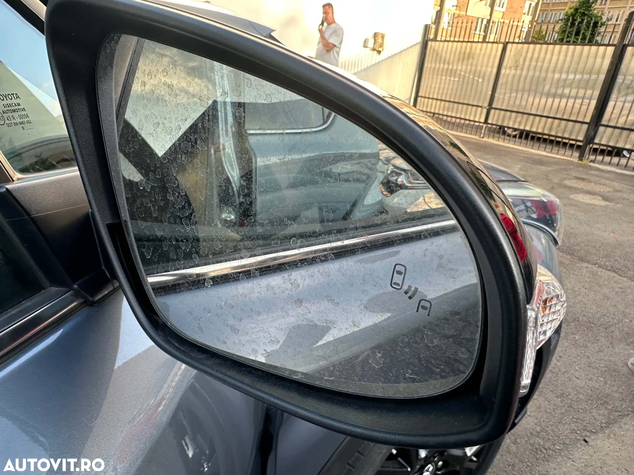 Toyota C-HR 2.0 HSD 184 CP 4x2 CVT Classy Bi-Tone - 22