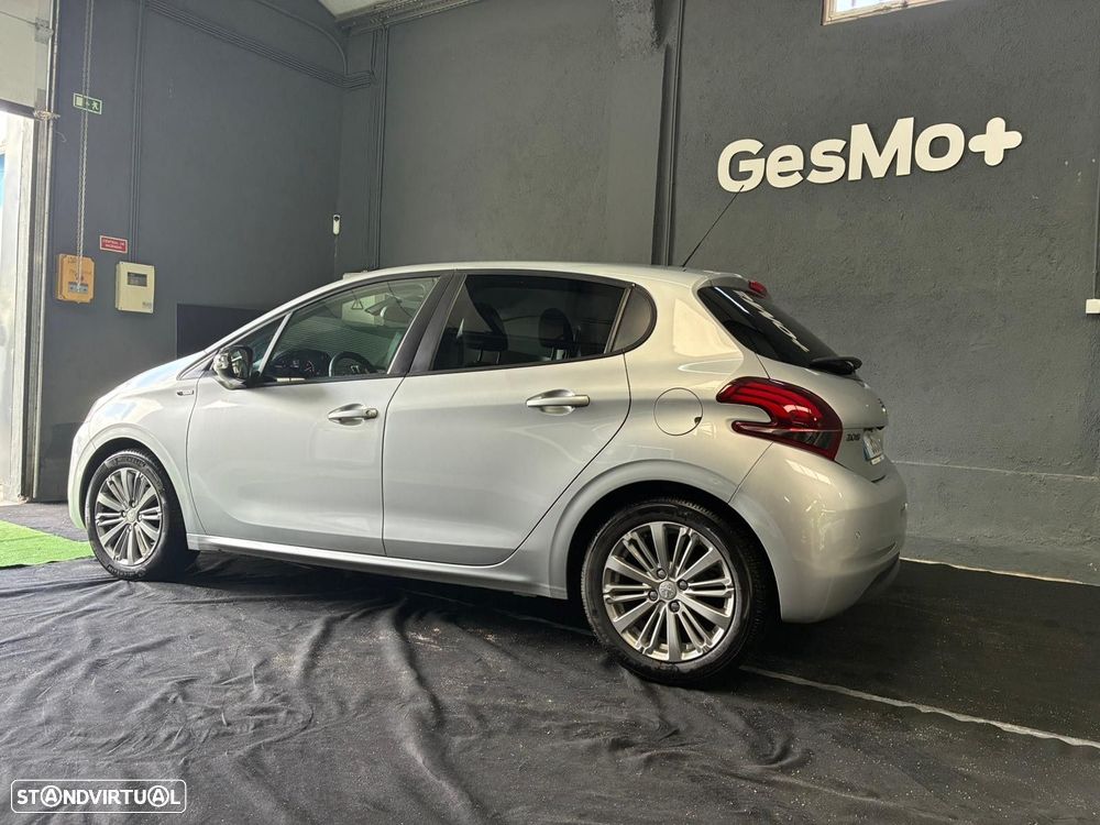Peugeot 208 1.2 PureTech Style - 6