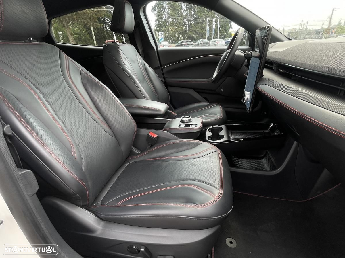 Ford Mustang Mach-E 98.7 kWh Premium AWD - 28