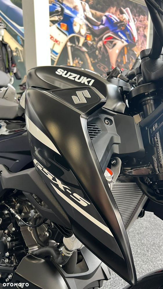 Suzuki GSX - 8