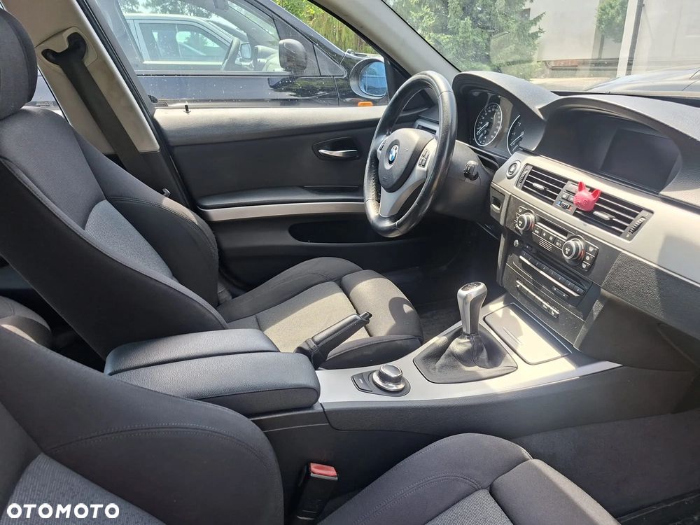BMW Seria 3 320i - 11