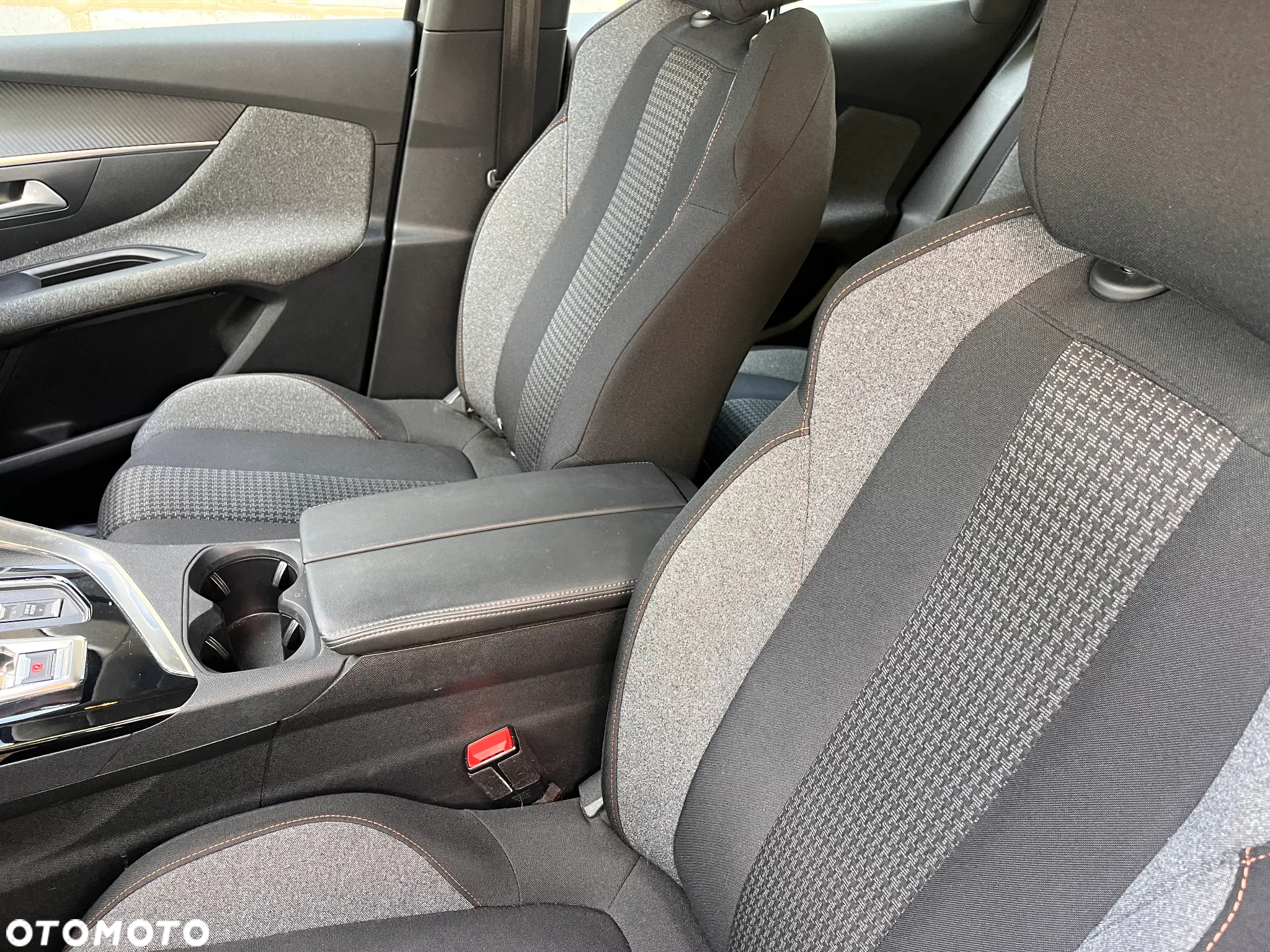 Peugeot 3008 1.2 PureTech GPF Active S&S EAT8 - 13