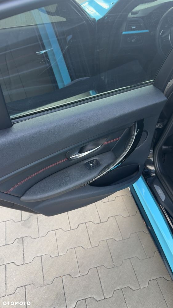 BMW Seria 3 328i Sport Line - 27