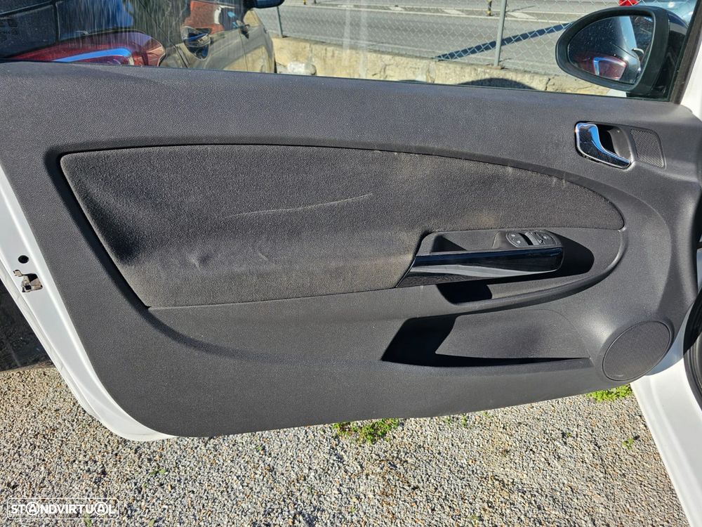 Opel Corsa 1.2 Black Edition 129g - 18