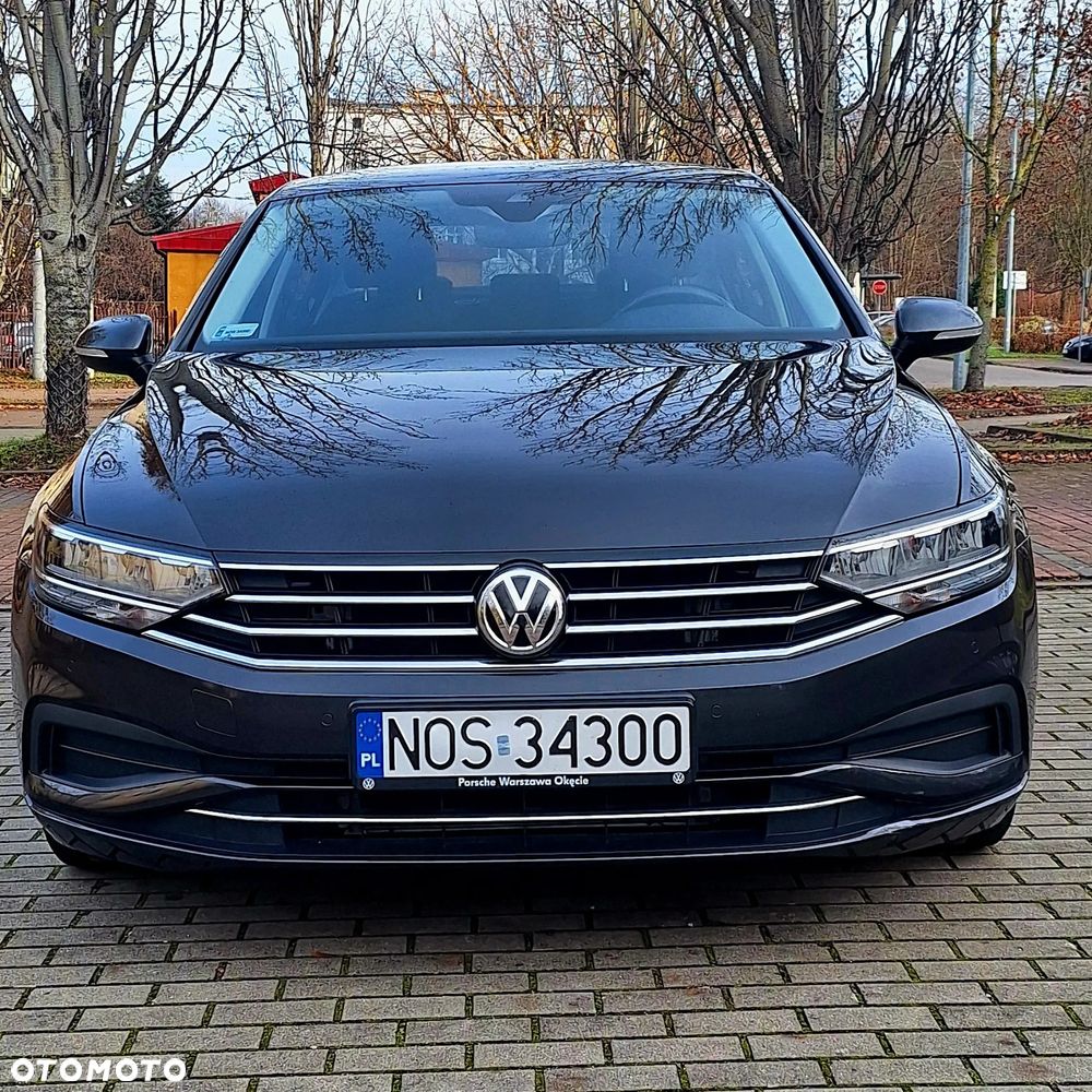 Volkswagen Passat - 1